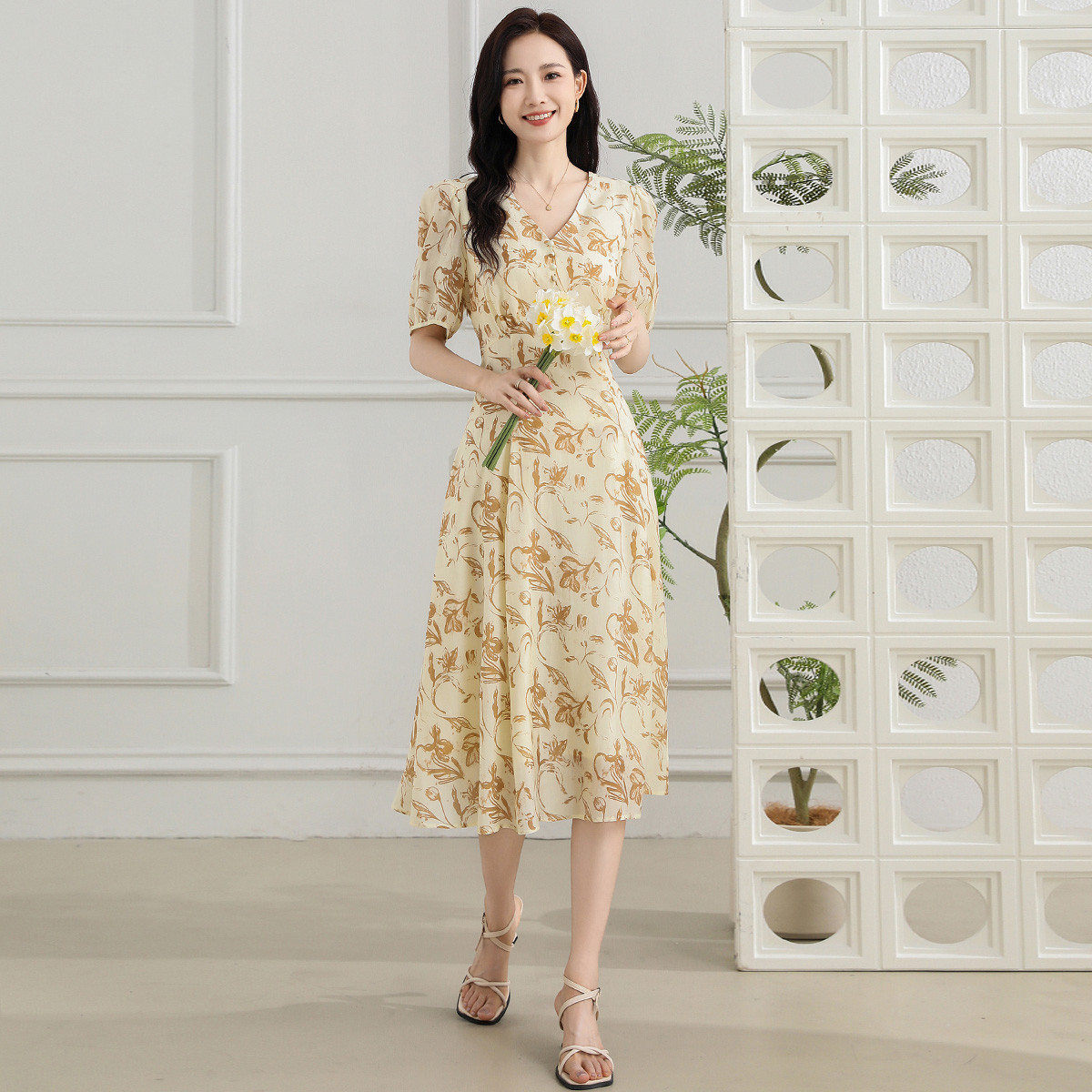 13445944.【专柜同款】连衣裙夏季V领气质减龄时尚印花女式长裙