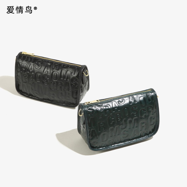 10965294.爱情鸟油蜡牛皮字母百搭休闲宽肩带斜挎包