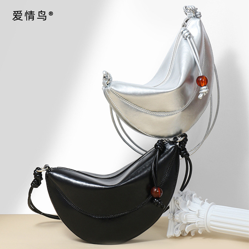 11674072.爱情鸟小众设计轻奢牛角包时尚百搭单肩斜挎包
