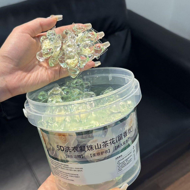 12331655.家用五合一山茶花持久留香去污去油持久柔顺护色深层清洁洗衣凝珠