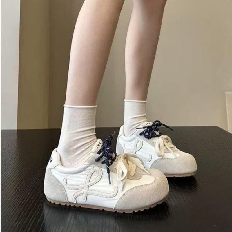 12605586.小众复古德训鞋女秋季休闲鞋轻便软底芒果头休闲皮面鞋子