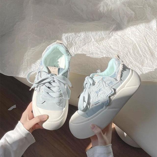 13417475.厚底板鞋女款春小白鞋小众不撞款百搭鞋子休闲面包鞋女