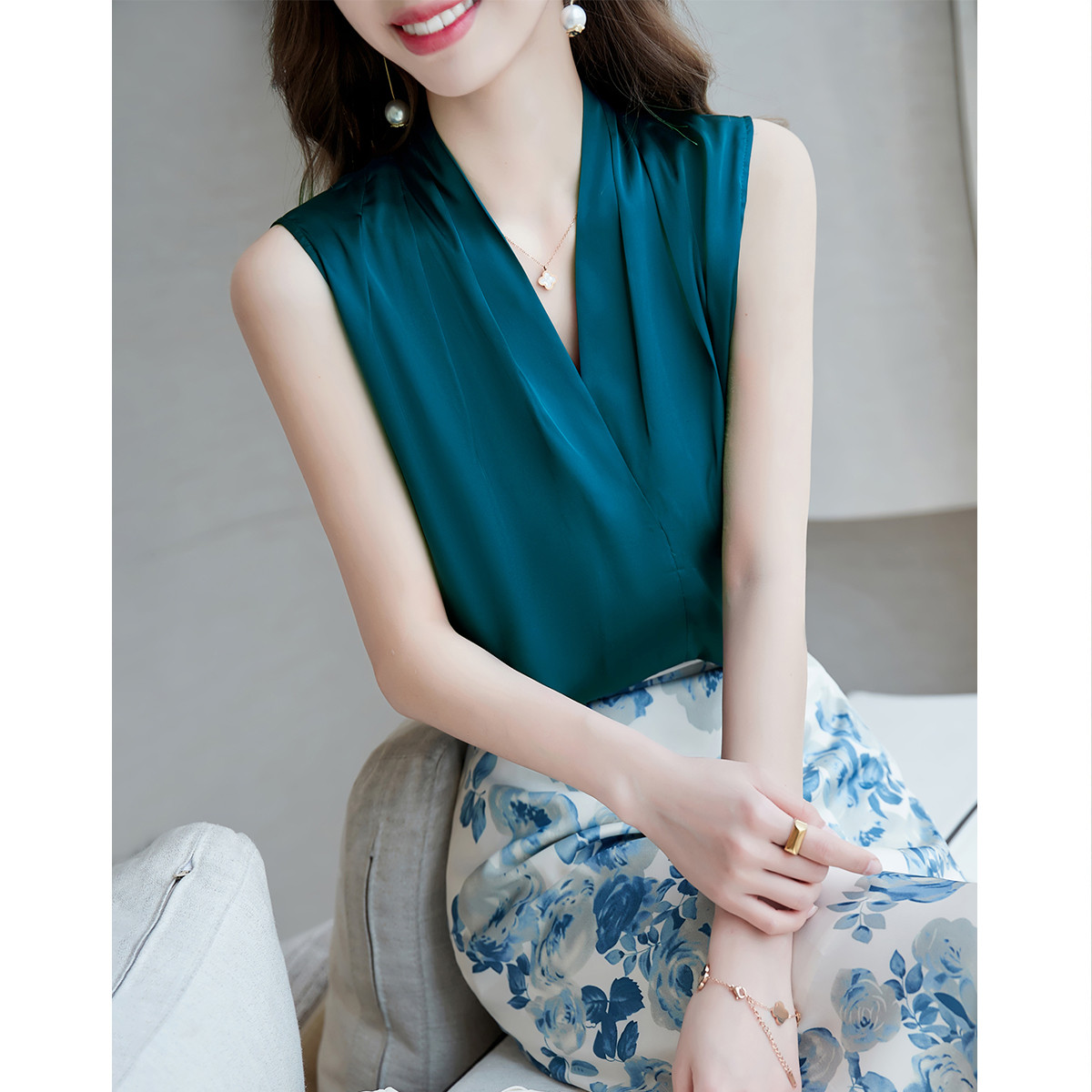 7861273.德玛纳时尚v领衬衫