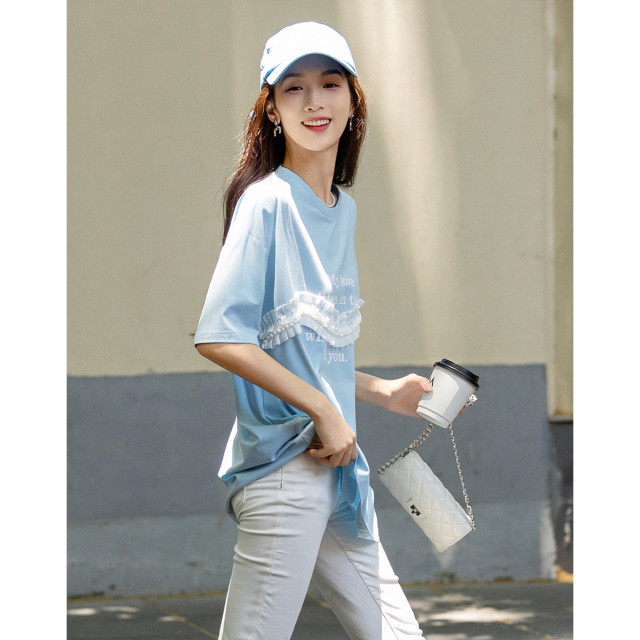 10676099.【假两件蕾丝字母t恤】夏减龄时髦休闲宽松显瘦舒适女式t恤