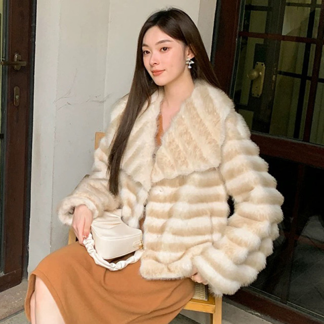 11537596.【龙猫款】兽王女士时尚设计师款仿皮草外套