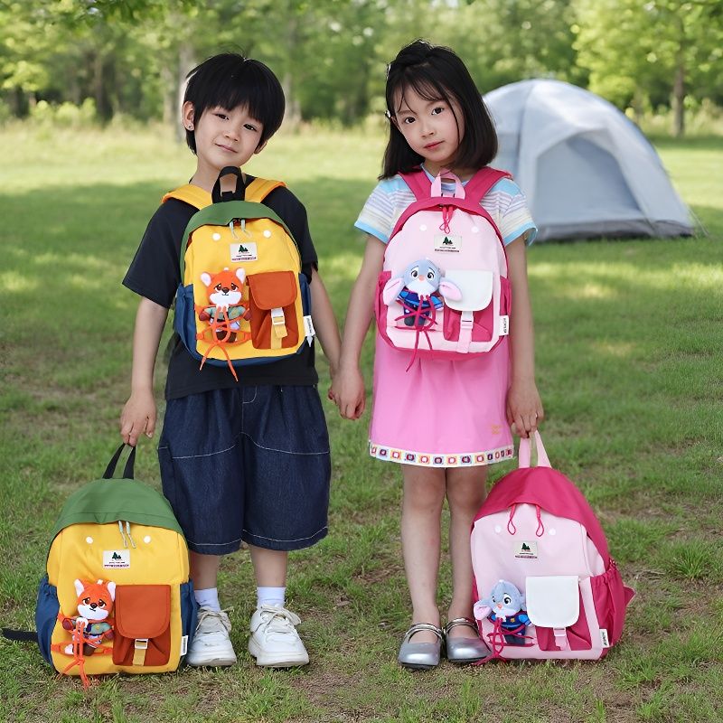 13733910.39.9到手【甜趣拼色玩偶双肩包】轻便简约幼儿园双肩包 撞色学生书包韩系ins小众学院风男女童背包日常遛娃逛街: