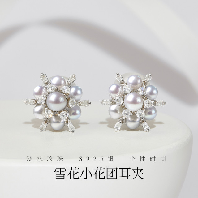 12630498.佰色传情S925银淡水珍珠小花团雪花气质璀璨女无耳洞耳夹耳环