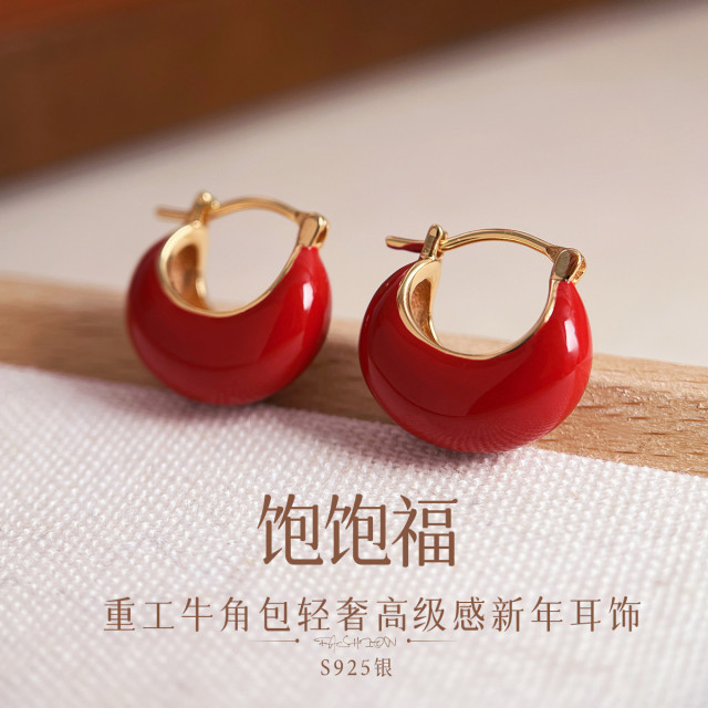 13087042.佰色传情【饱饱福】S925银重工牛角包轻奢高级感新年耳扣耳环耳饰