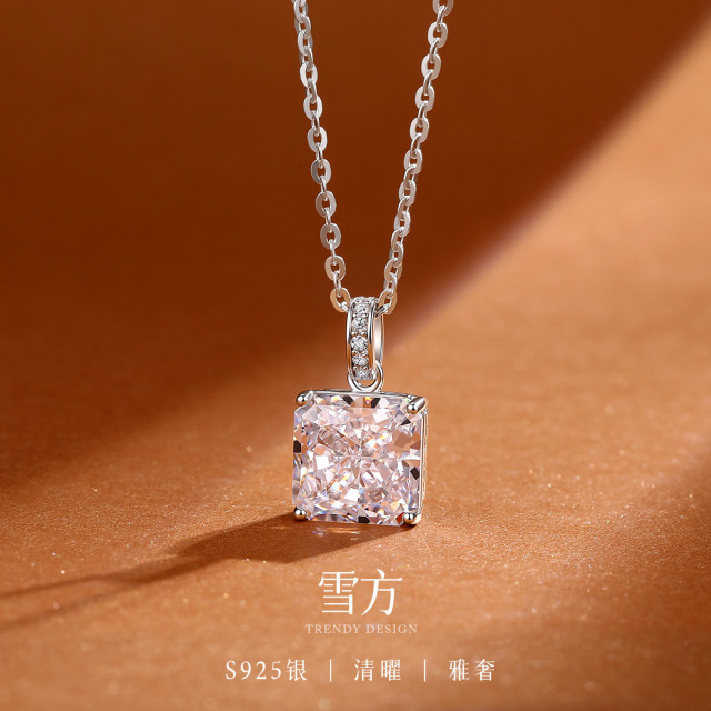 13535768.佰色传情S925银方块吊坠项链法式轻奢气质小众通勤款锁骨链