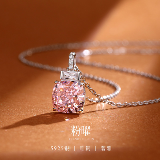 13535779.佰色传情S925银粉色方形项链轻奢小众高级感锁骨链送闺蜜礼物