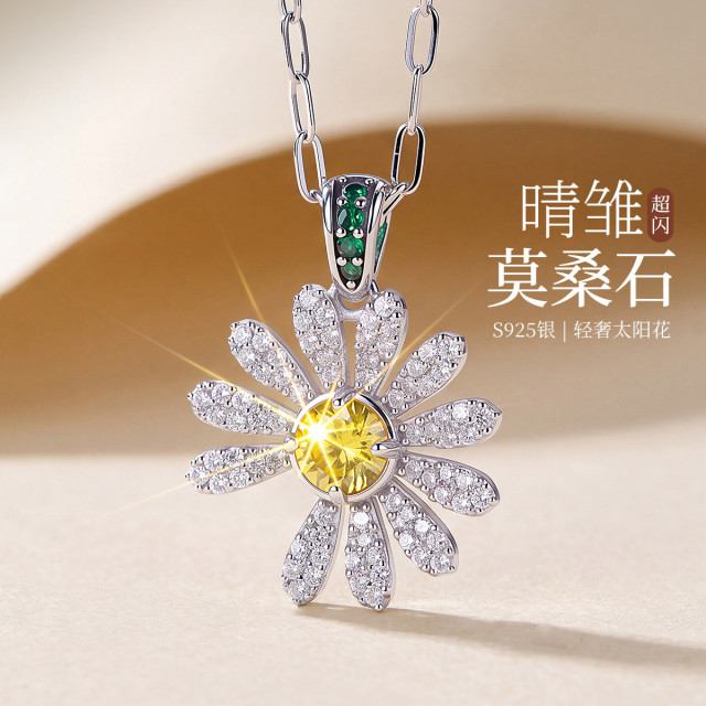 13728126.晴雏 S925银莫桑石雏菊吊坠小众轻奢太阳花朵锁骨链项链