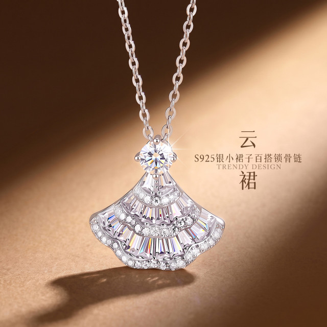 13767340.云裙 S925银莫桑石扇形小裙子闪耀通勤气质项链女送礼锁骨链 BYX856 BYX856 BYX856 S925银/合成