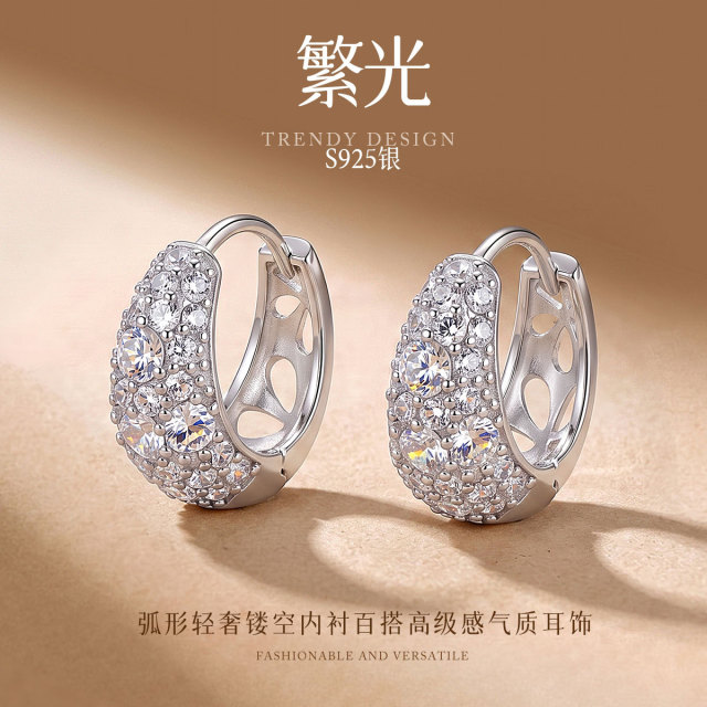 13845150.繁光 S925银弧形耳扣女轻奢耳圈镂空内衬百搭高级感气质耳饰