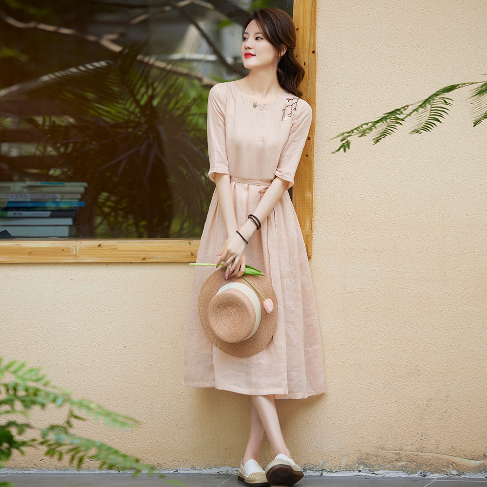 13691657.夏天薄款高端文艺苎麻连衣裙淑女花枝刺绣优雅高腰A字裙S281