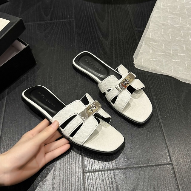 12431579.【亚莱芙】凉拖鞋女平底时尚气质网红百搭法式沙滩度假一字拖鞋