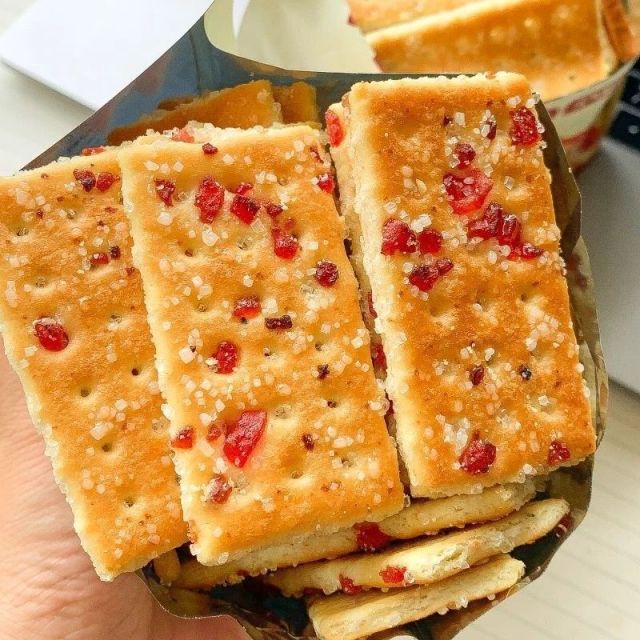 12842122.椰奶蔓越莓饼干休闲解馋网红老式怀旧80后90后童年零食150g/袋