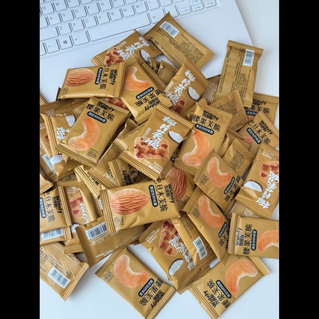 13721555.【太好吃啦!根本停不下来】坚果脆饼腰果巴旦木芙脆干酪蛋糕椰片薄脆饼干可可脆片网红零食