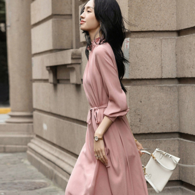 13849253.诗茉琳气质名媛风连衣裙女2025春季新款通勤温柔中长款荷叶边领长裙