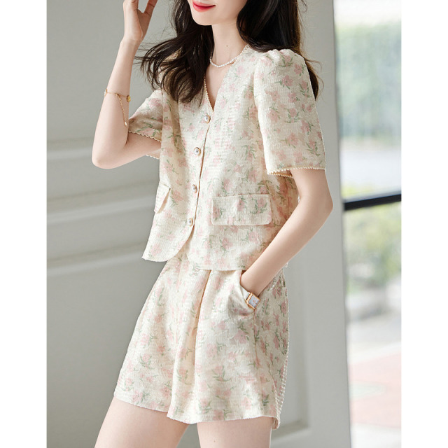 13761711.诗茉琳2025奶系穿搭夏天套装时尚女洋气休闲油画感印花半身裙两件套短裤