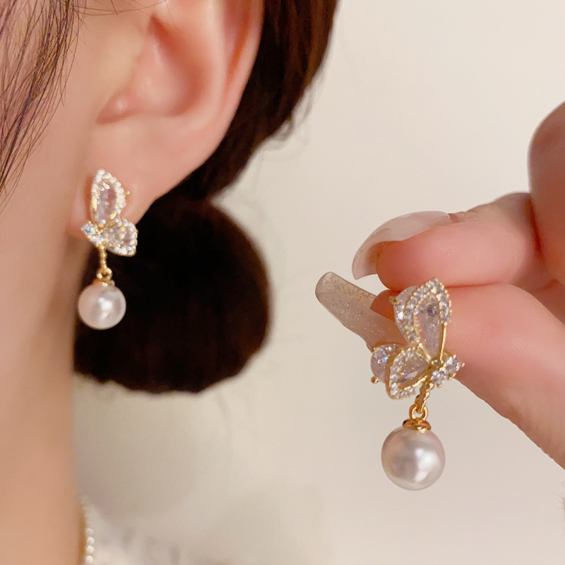12825461.轻奢时尚豪华系列法式独特设计锆石蝴蝶耳钉【香港黄金珠宝有限公司】