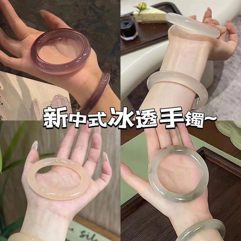 12503814.新中式清冷感冰透手镯女小众高颜值显白手饰