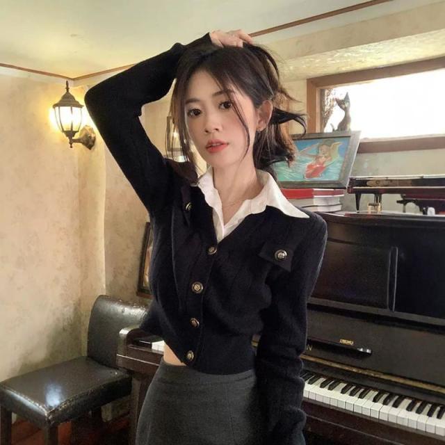 12890324.假两件短款针织衫女polo领修身设计感小众开衫上衣