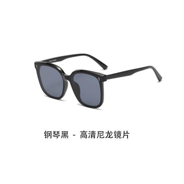 11724714.【经典百搭款】明星上脸款时尚复古方框显脸小uv400防晒墨镜高清尼龙镜片一体镜面代工品质