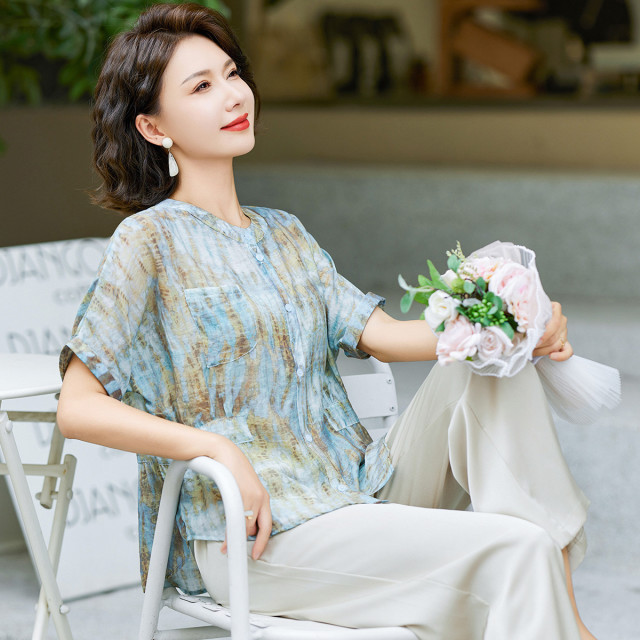 12199867.中年女式夏季薄款衬衫时尚短袖圆领上衣中老年妈妈时尚减龄夏装
