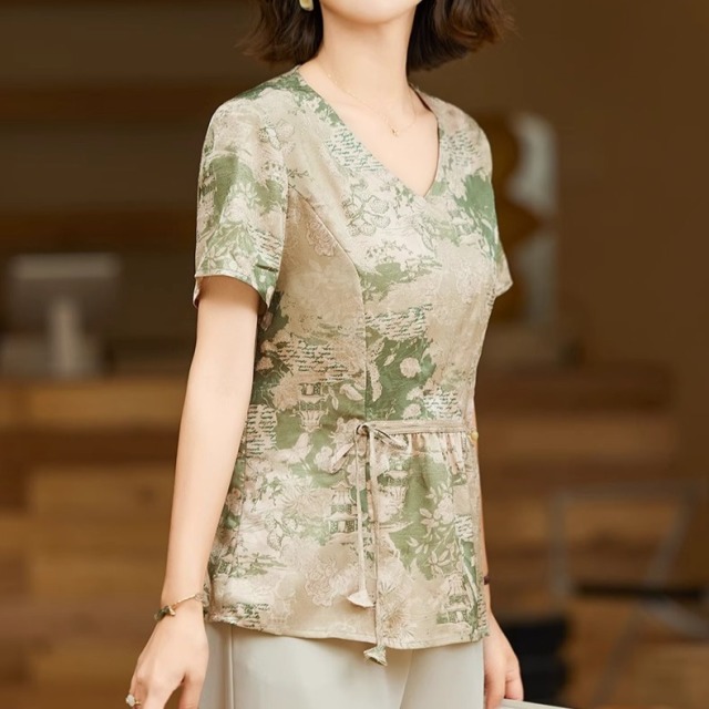 12199643.中年妈妈夏装v领T恤洋气中老年女装上衣
