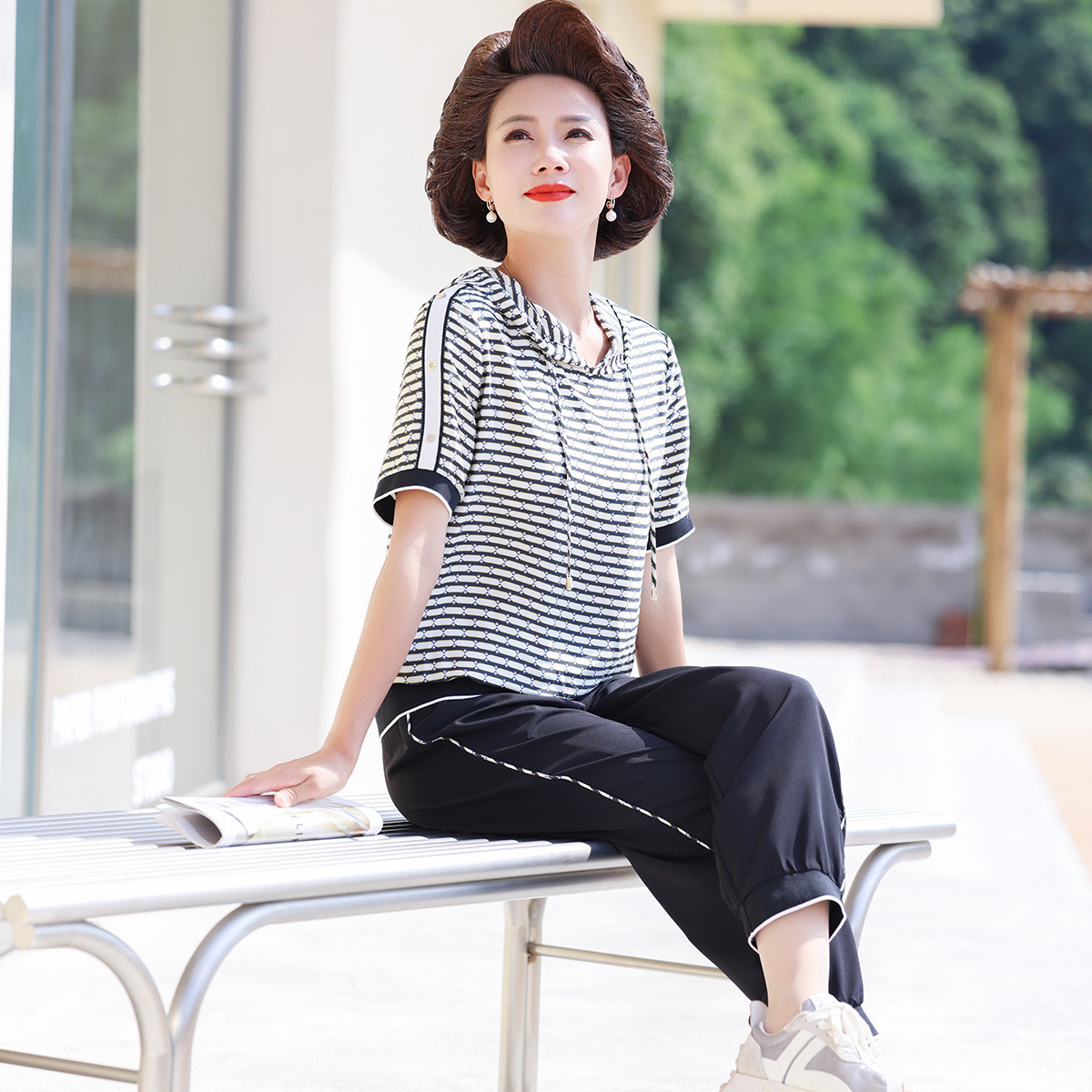 11799593.中老年女装夏季条纹连帽卫衣两件套妈妈夏装时尚短袖休闲套装