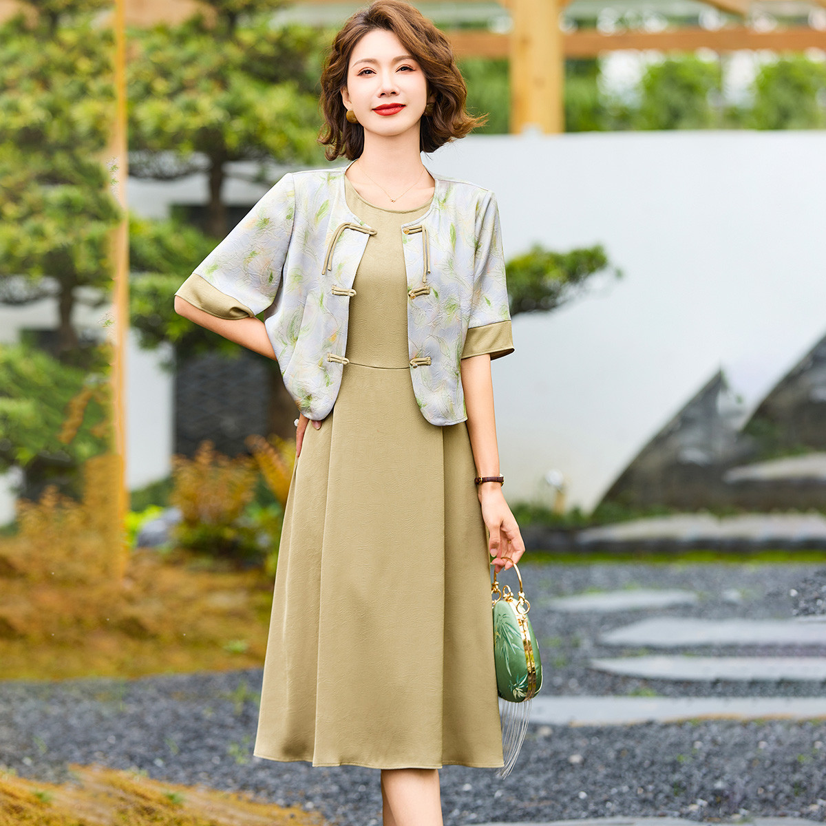 12106123.中年女式时尚短袖圆领开衫+连衣裙套装中老年妈妈夏季薄款两件套