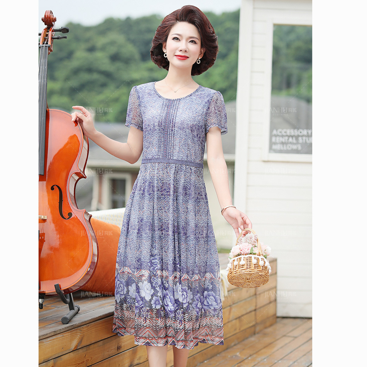 11862776.圆领短袖中老年女士妈妈装碎花裙