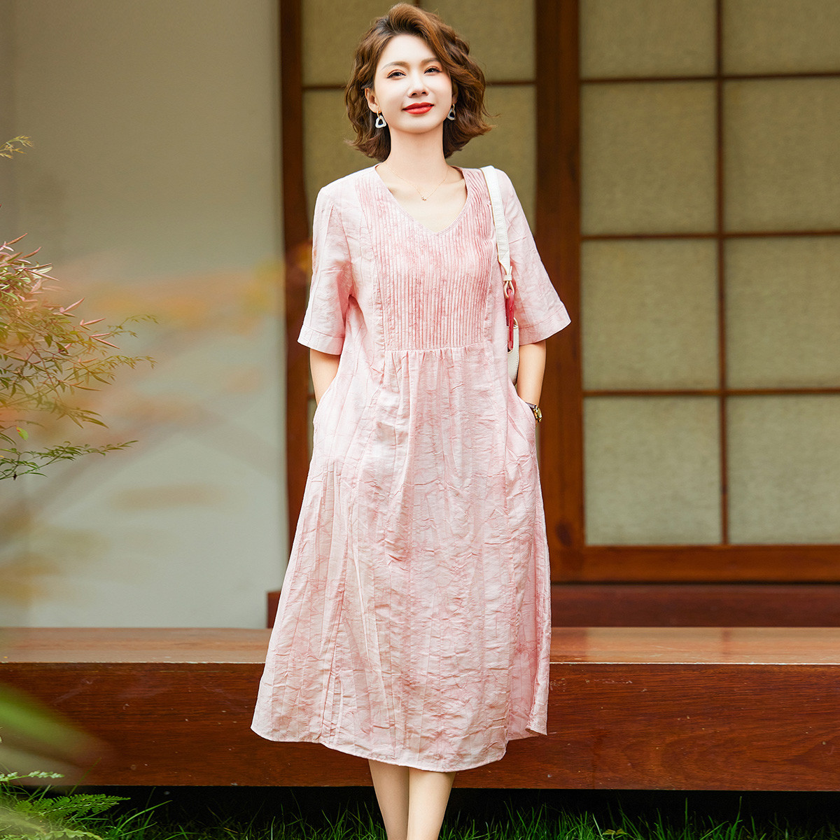 11867320.中年女式夏季薄款连衣裙时尚短袖V领长裙中老年妈妈气质减龄裙子