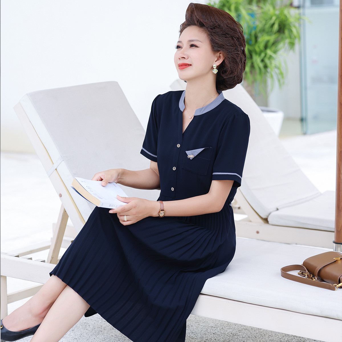 11866009.中年女夏装短袖V领连衣裙中老年妈妈夏季薄款中长裙