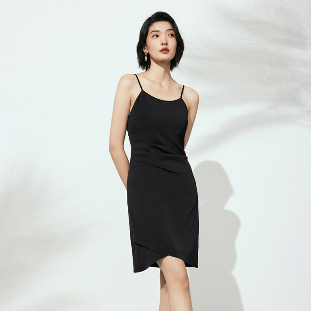 12295812.TKY SHOP打褶短款吊带连衣裙2025夏季新款收腰显瘦小黑裙