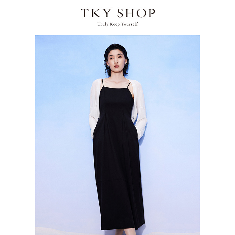 12295743.TKY SHOP设计感赫本风吊带连衣裙2025夏季新款肌理感天丝小黑裙女