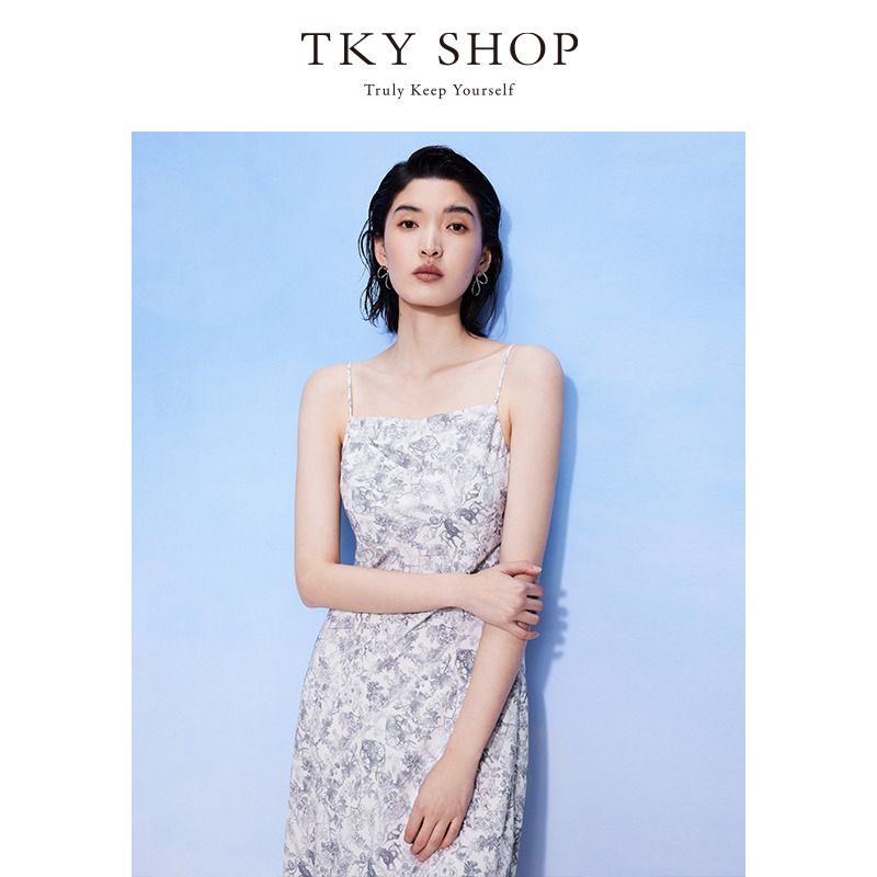 12295891.TKY SHOP度假风吊带连衣裙2025夏季新款设计感青花瓷长裙约会裙子