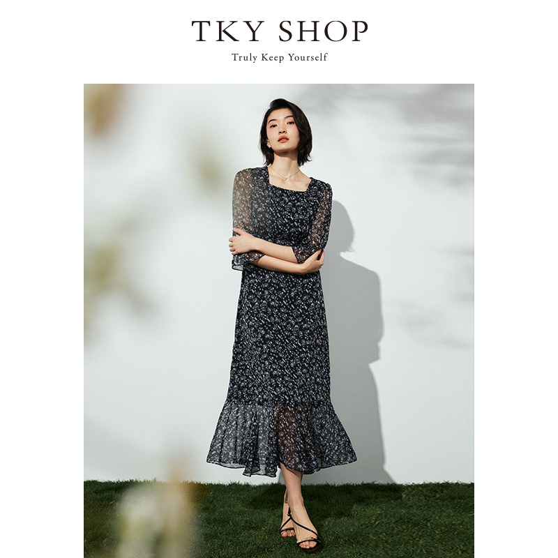 12296066.TKY SHOP时尚方领连衣裙收腰显瘦2025年夏季新款碎花裙鱼尾长裙
