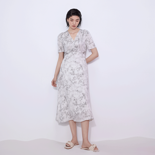12296136.TKY SHOP时尚碎花真丝连衣裙女2025夏季新款设计感晕染印花长裙