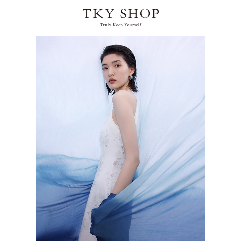 12296193.TKY SHOP新中式挂脖连衣裙2025夏季新款无袖印花吊带裙