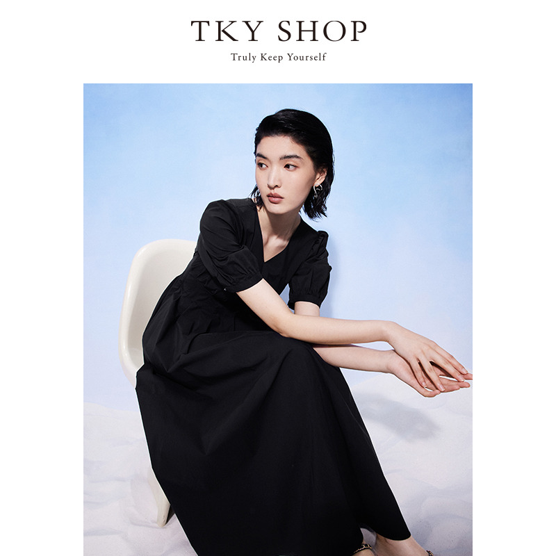 12296128.TKY SHOP时尚V领连衣裙赫本风2025夏季新款收腰显瘦气质小黑裙薄
