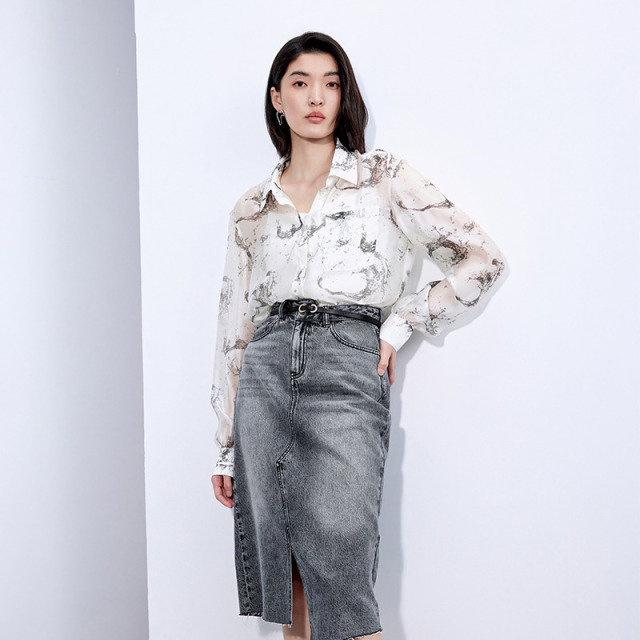 12428686.时尚印花长袖衬衫女春夏款设计感宽松衬衣设计感雪纺