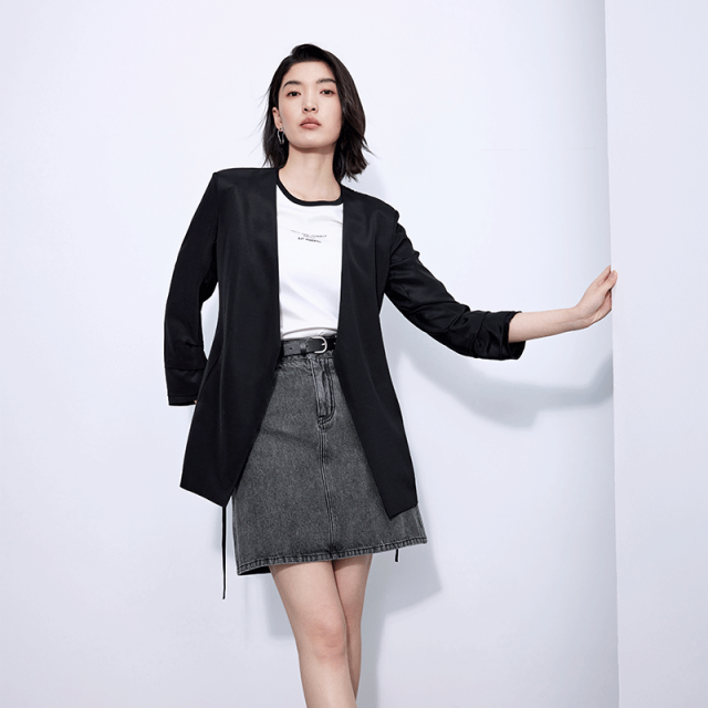 12427577.真丝西装外套女2025夏季新品时尚V领薄款桑蚕丝短外套