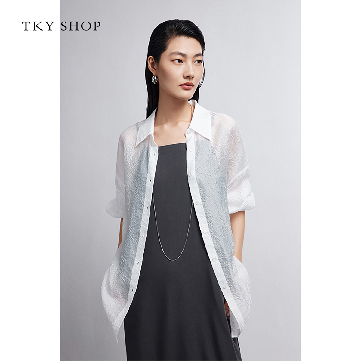 12433377.肌理感长袖衬衫女春季新款时尚休闲宽松薄上衣