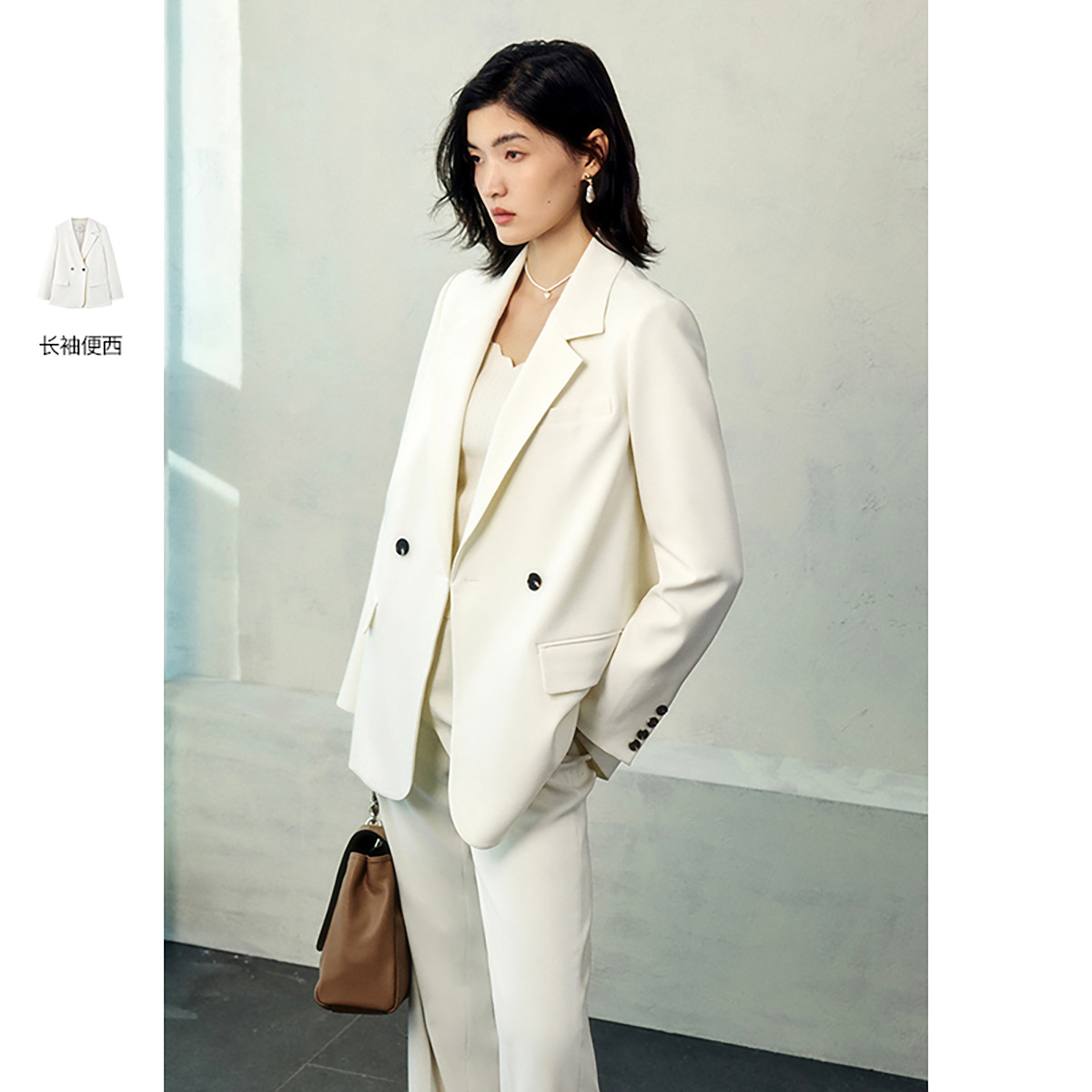 13129251.高级感白色西装外套女职业通勤小个子西服休闲气质短外套