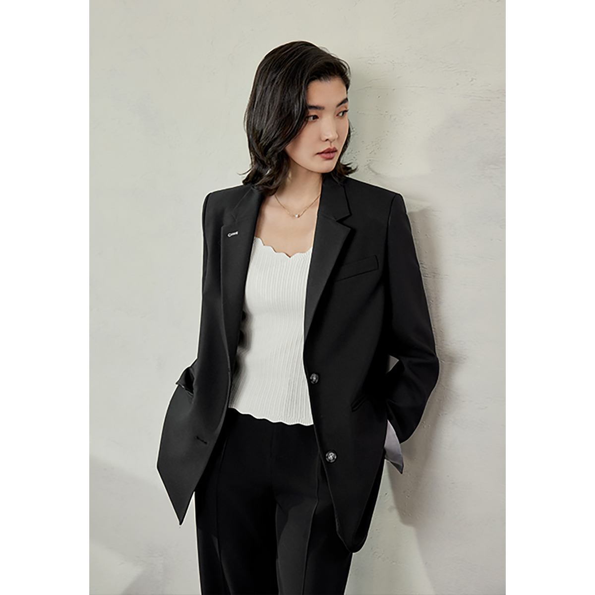 13129273.高级设计感黑色西装外套女简约通勤气质西服宽松休闲外套