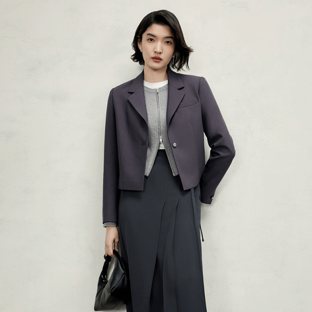 13129225.灰色短款小个子西装外套女简约通勤休闲西服御姐气质穿搭