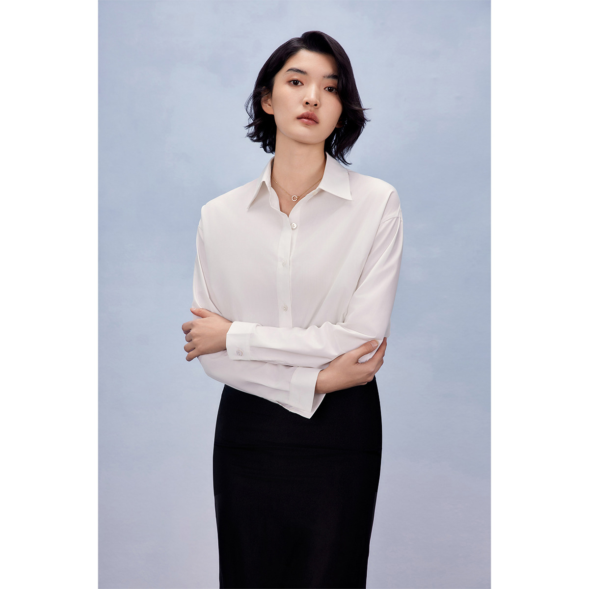 13133805.简约白色长袖女士衬衫优雅气质职业通勤上衣宽松休闲衬衣