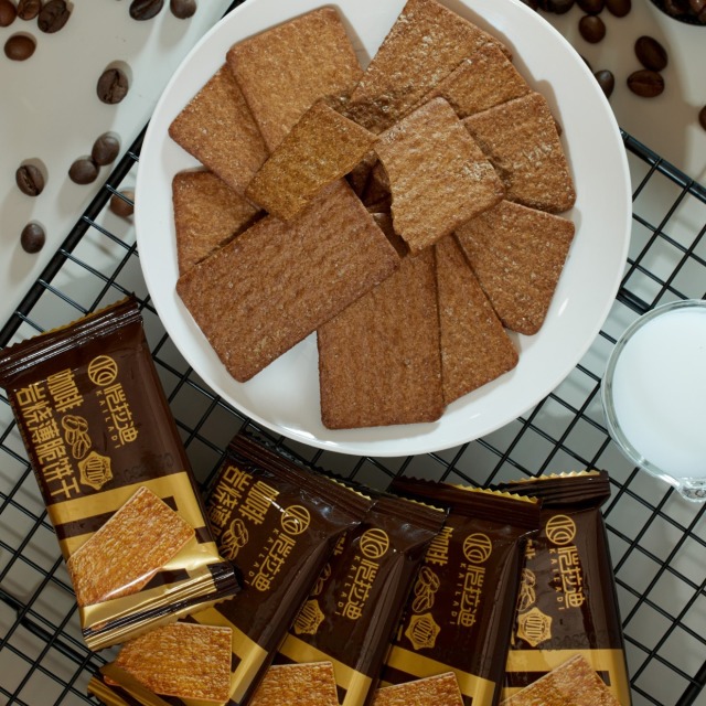 13317965.岩烧咖啡味饼干薄脆饼干休闲零食