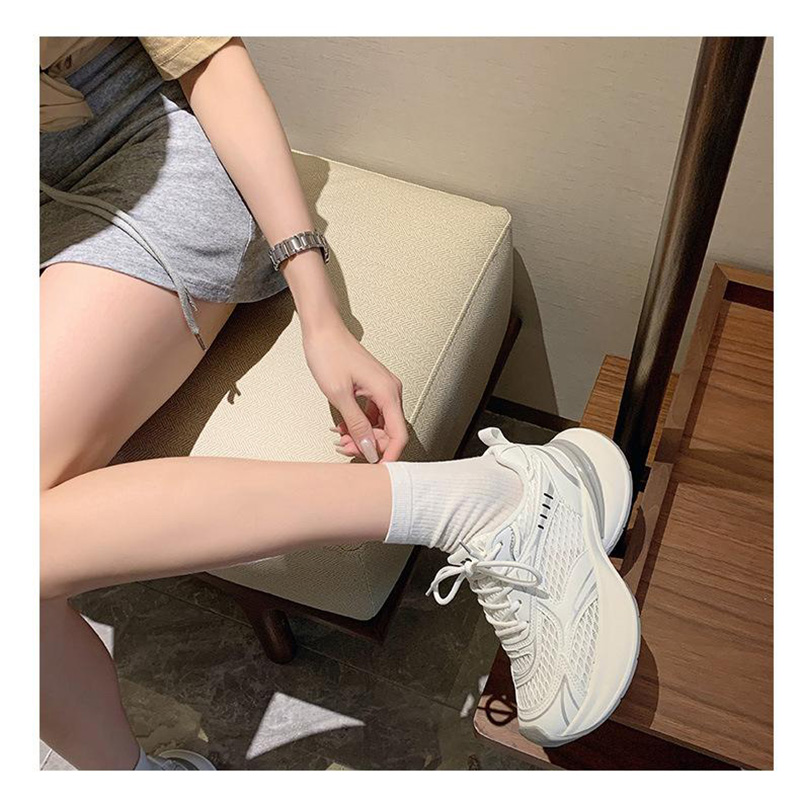 12188144.惠奴比  运动鞋女鞋子春季透气网面鞋厚底轻便跑步休闲老爹鞋女式休闲鞋